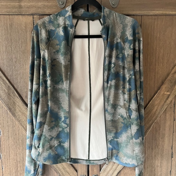 Athleta Salutation Topiary Abstract Olive Jacket Size S - Picture 10 of 10